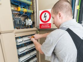 Aktualne przepisy i normy o ochronie przeciwporażeniowej w instalacjach do 1 kV
