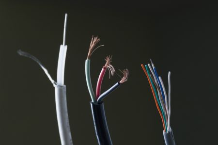 3 kolorowe kable - złączone